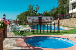 Отель Alojamientos Rurales Los Macabes  Месина-Бомбарон
